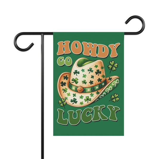 Decorative garden flag with cowboy hat and shamrocks on a green background, featuring the text 'Howdy Go Lucky'.